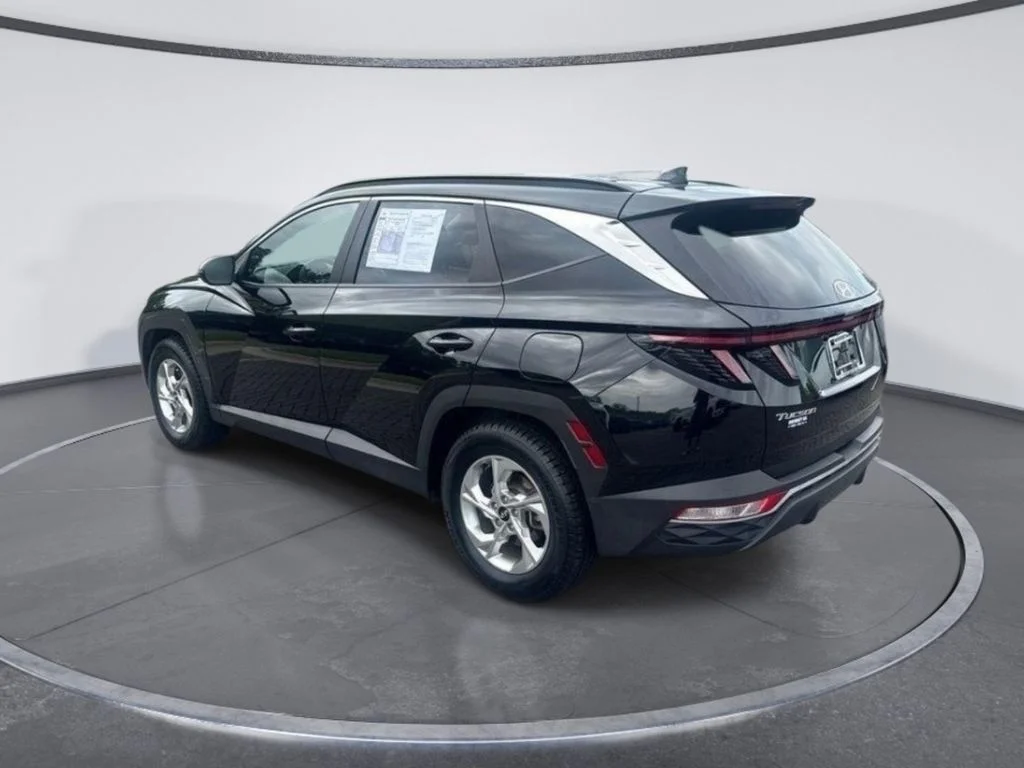 Used 2023 Black Hyundai SEL image 5