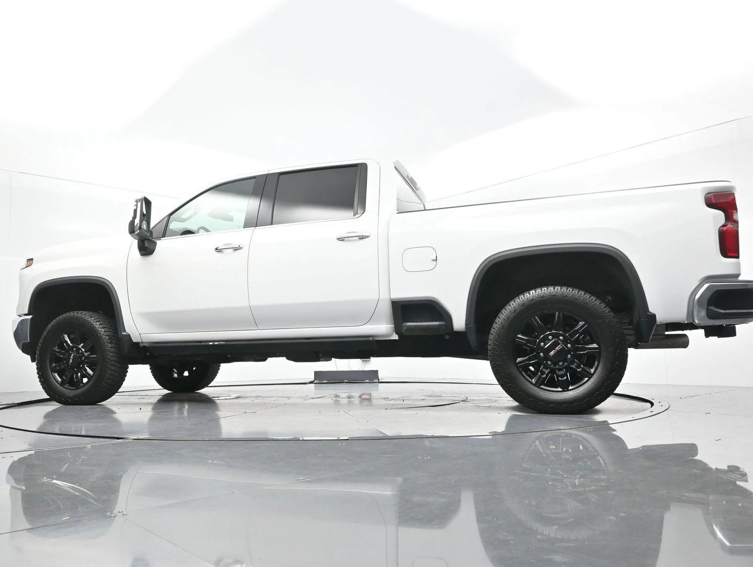 Used 2024 Summit White Chevrolet LTZ image 45