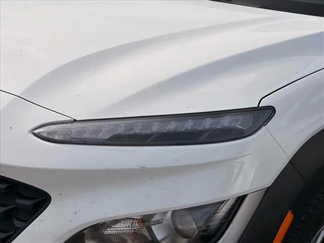 Used 2022 White Hyundai SEL image 4