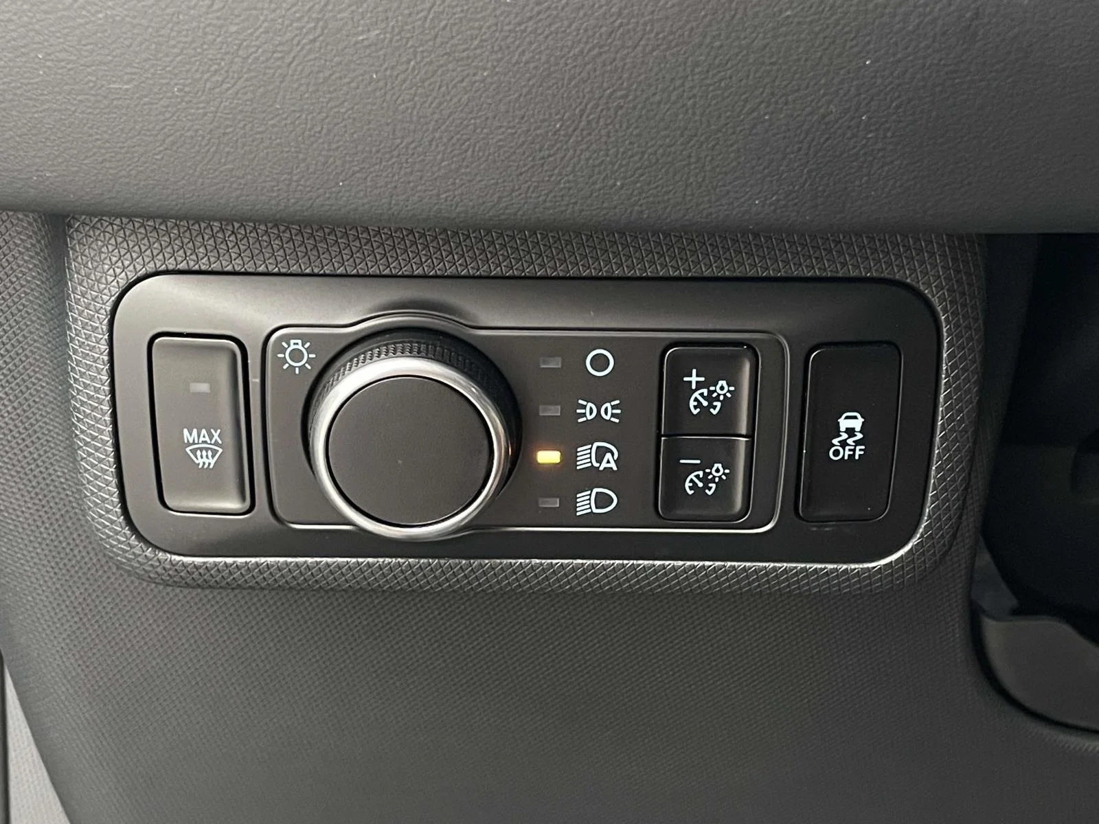 Used 2023 Space White Metallic Ford Select image 9