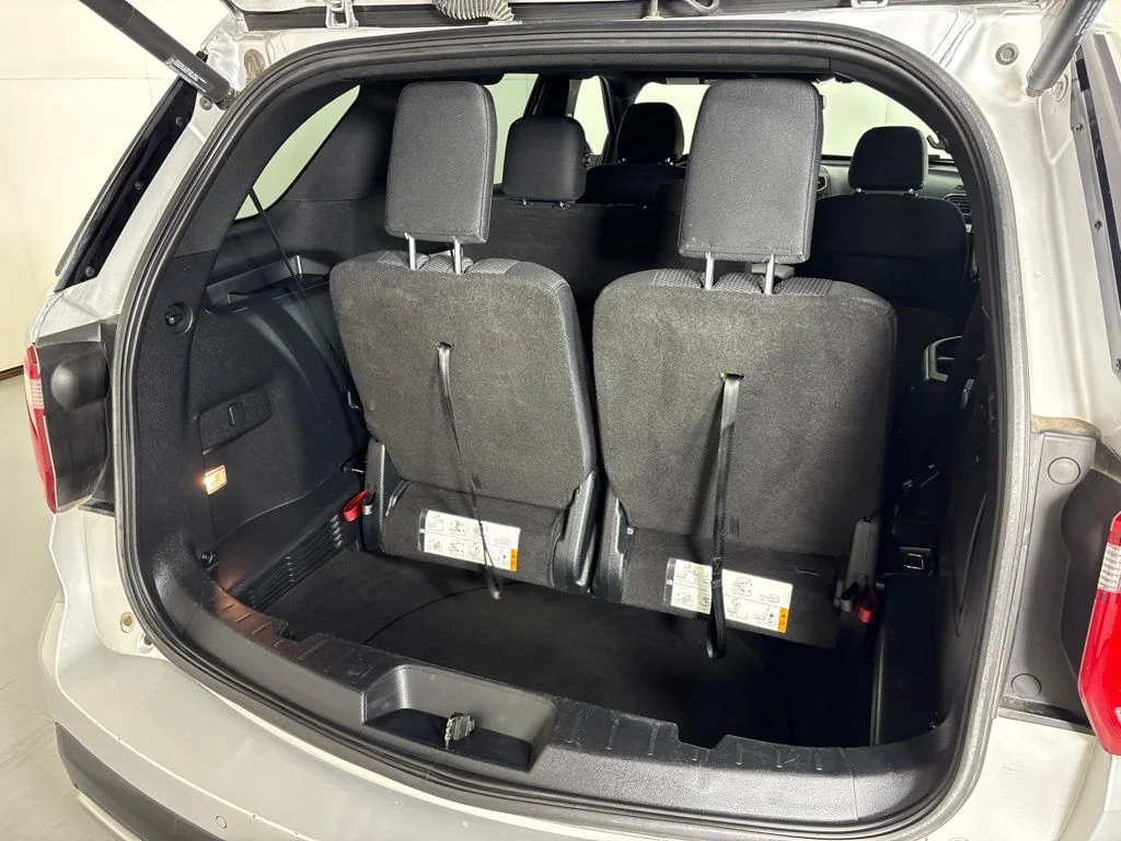 Used 2017 Silver Ford XLT image 22
