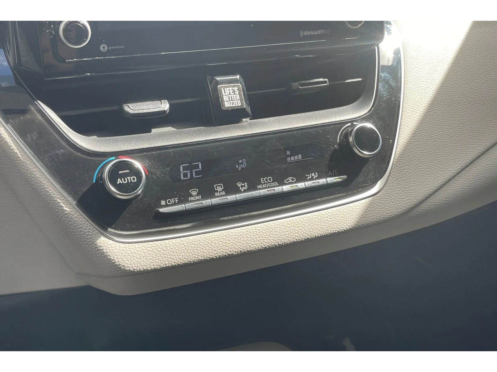 Used 2022 WHITE Toyota Hybrid LE image 27
