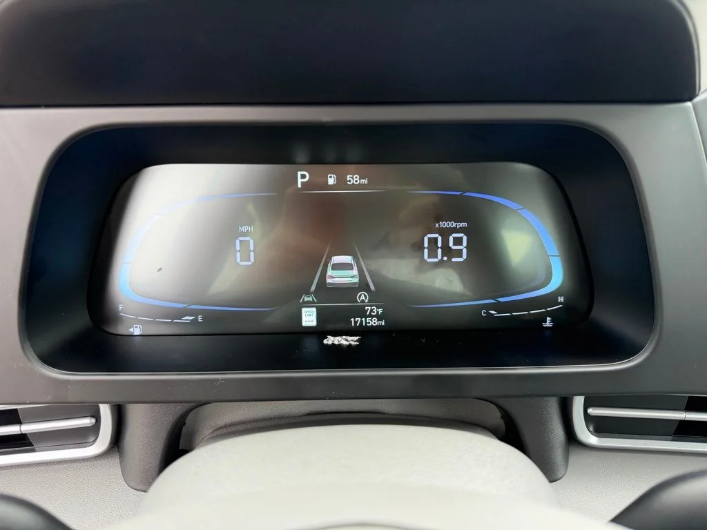 Used 2024 Black Hyundai SE image 19
