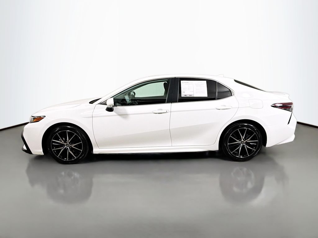 Used 2023 Ice Cap Toyota SE image 4