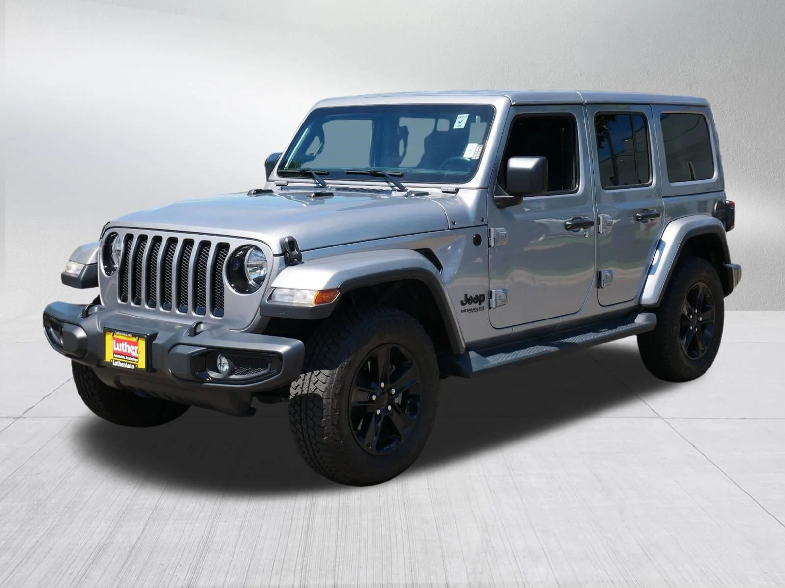 Used 2021 Billet Silver Metallic Clearcoat Jeep Unlimited Sahara Altitude image 3