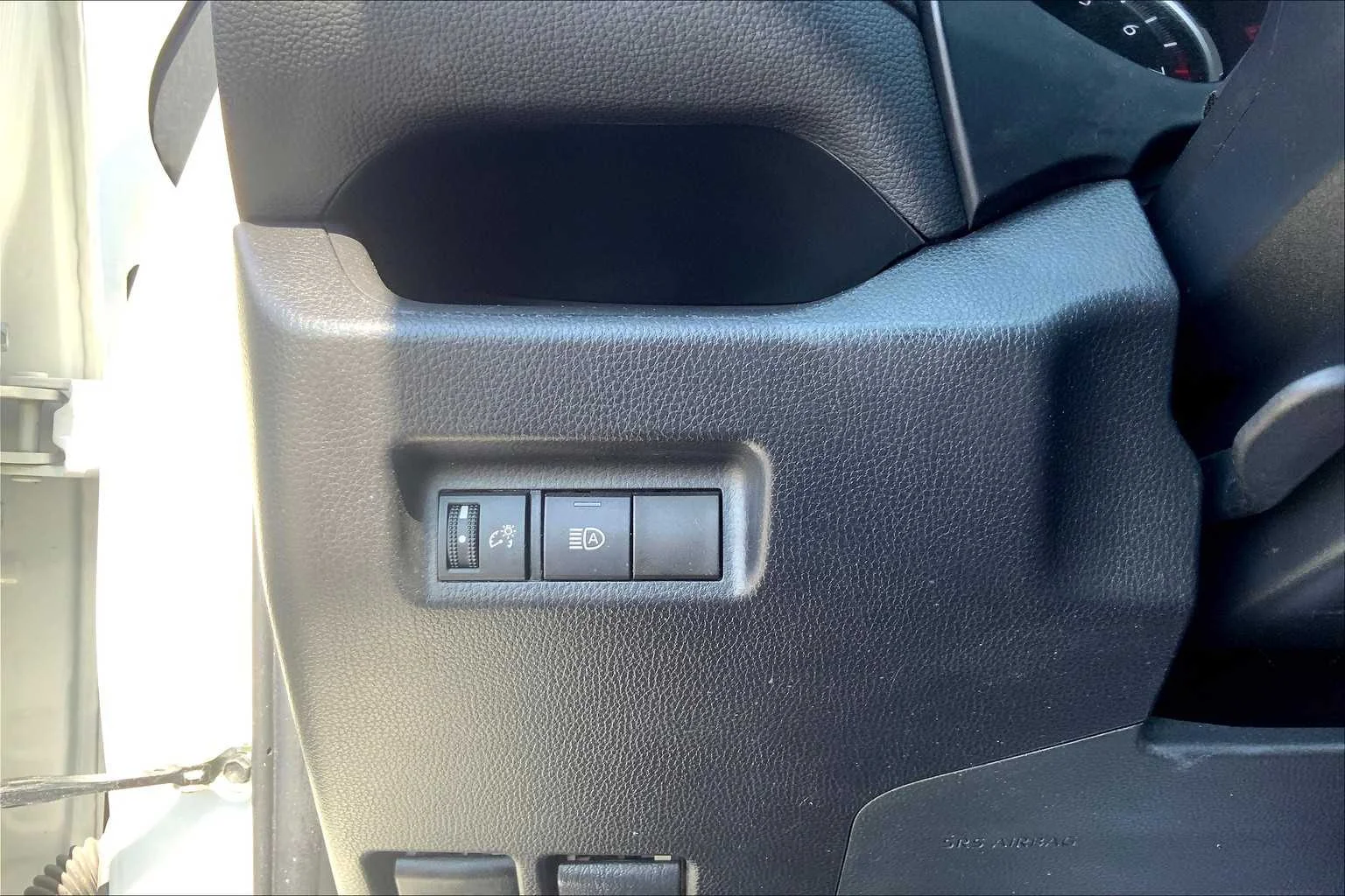Used 2022 White Toyota XLE image 32