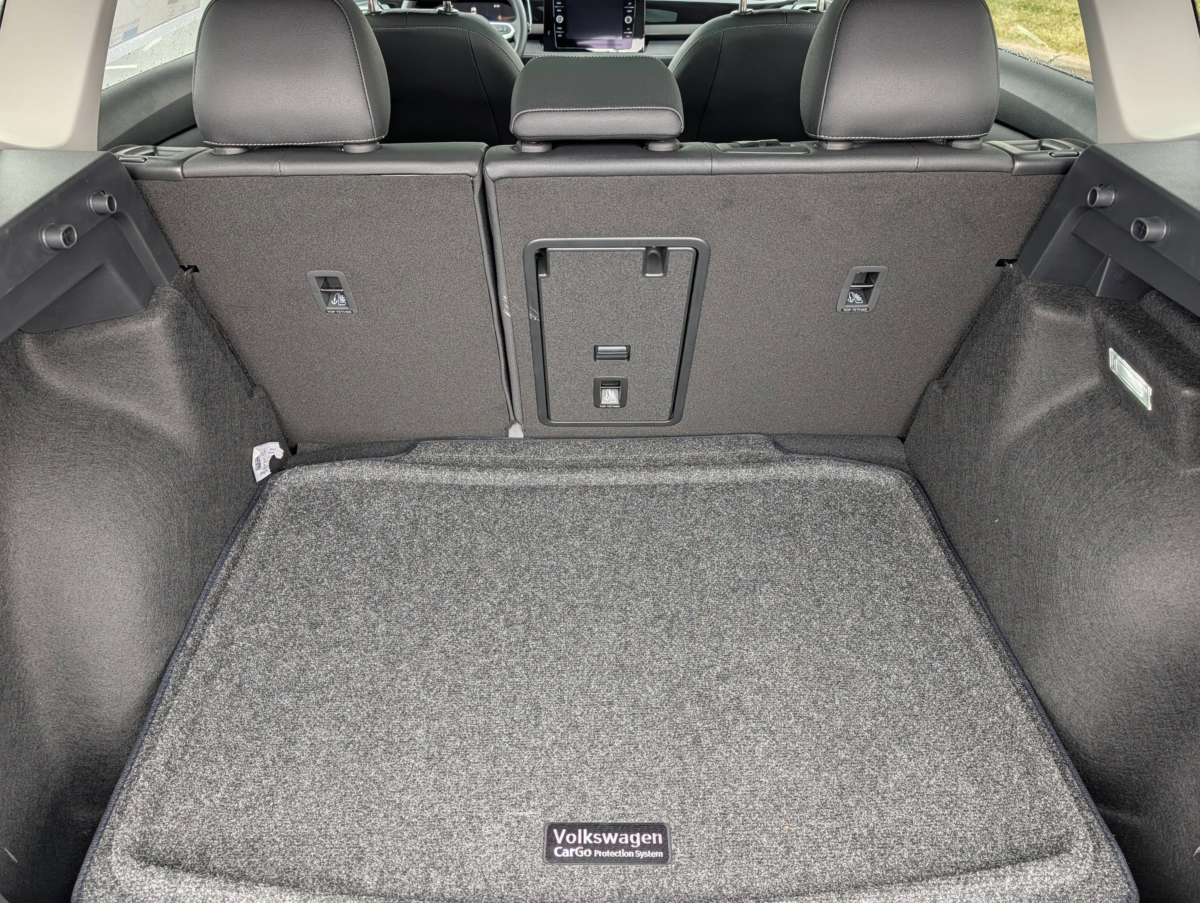 New 2026 Pure White w/Deep Black Roof Volkswagen SE Black image 6