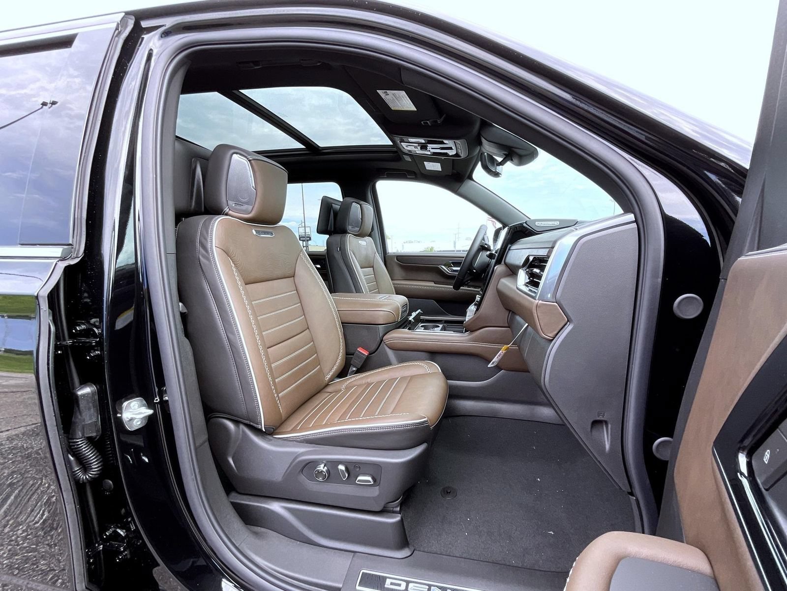 2026 GMC Yukon XL Denali Ultimate - Photo 15