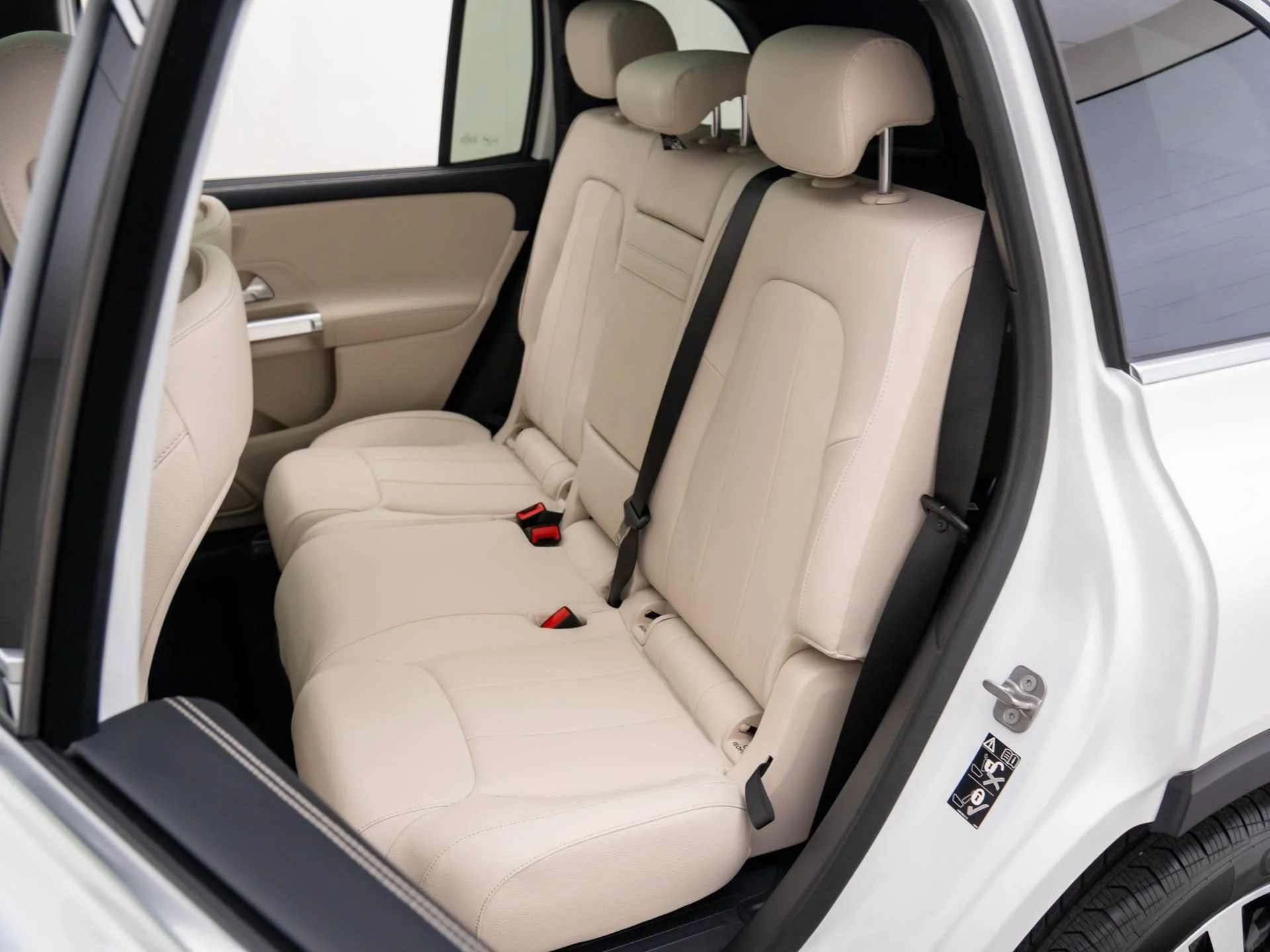 New 2026 White Mercedes-Benz GLB 250 image 18