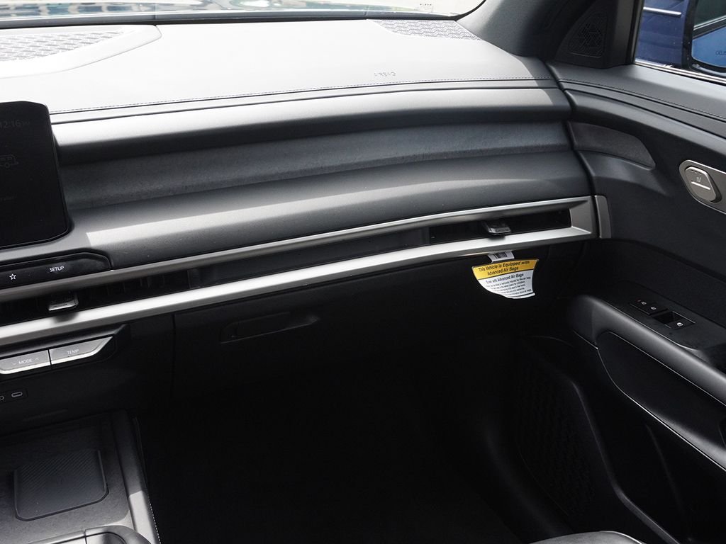 Used 2027 Black Kia S image 30