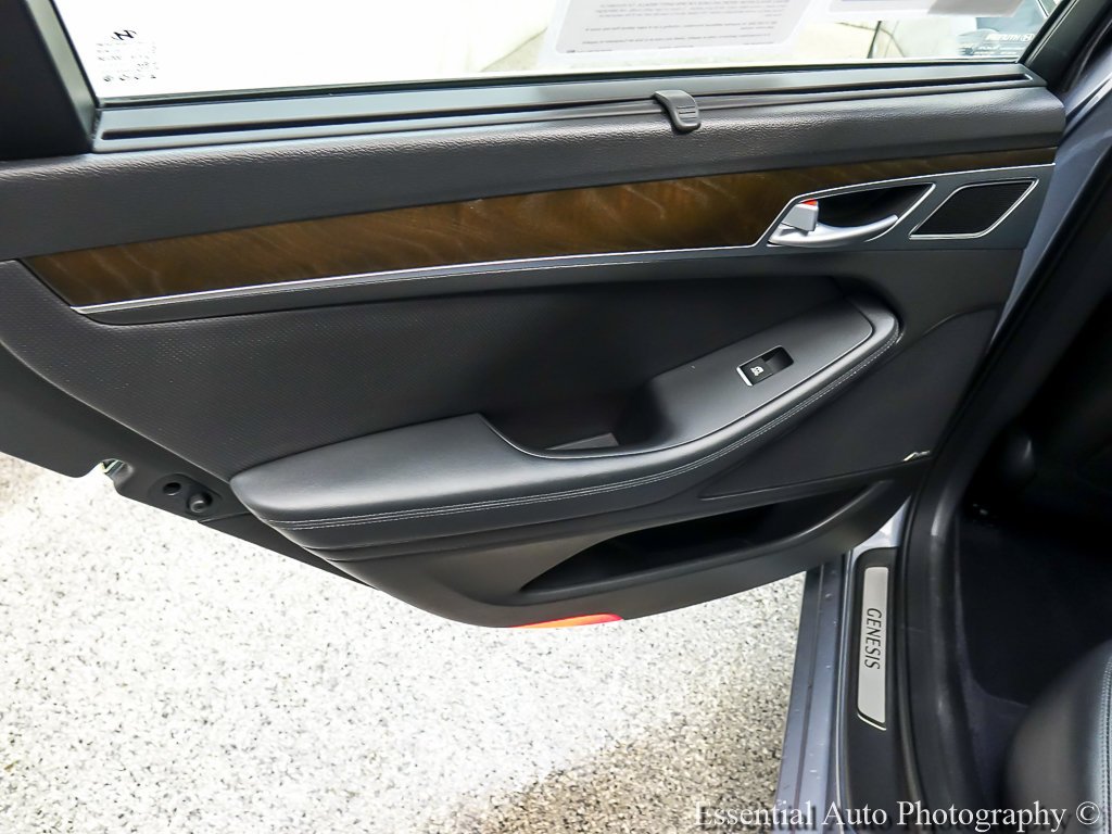 Used 2015 Gray Hyundai 3.8 image 23