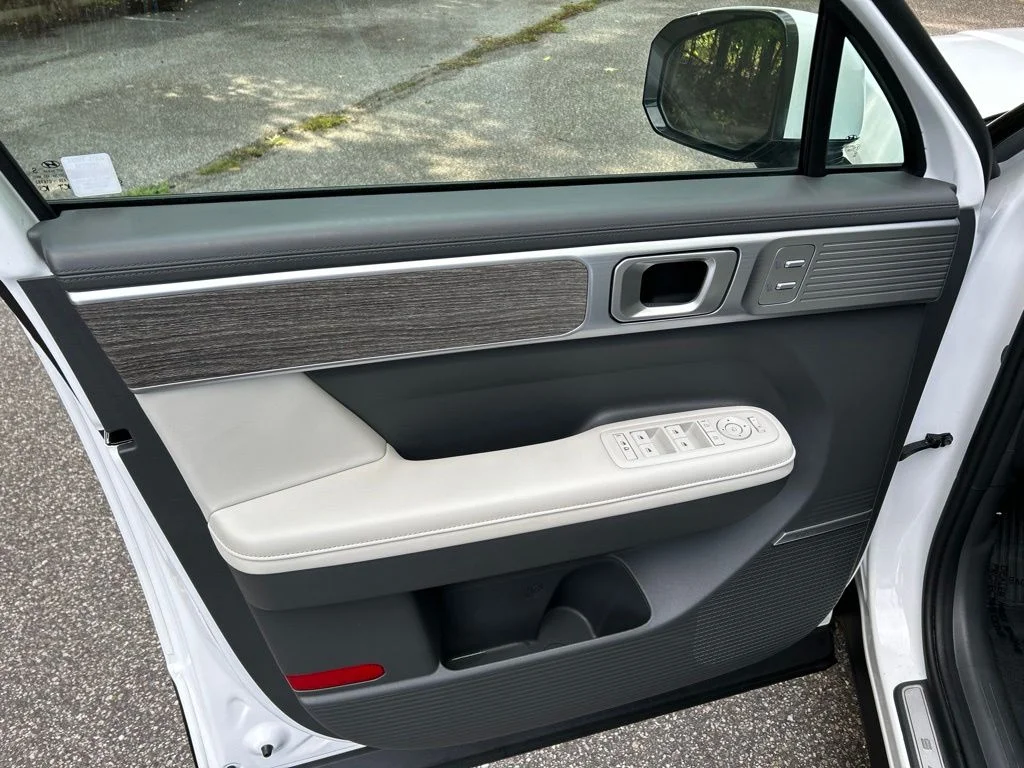 Used 2026 White Hyundai Calligraphy image 15