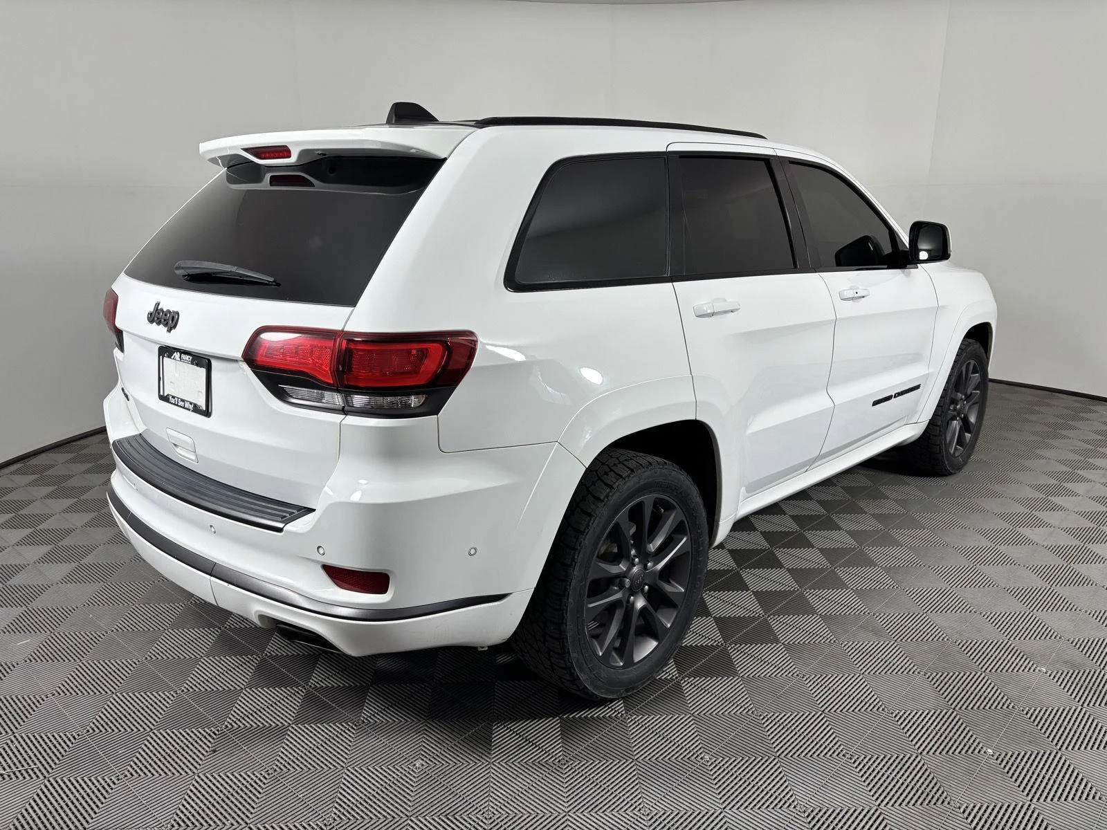 Used 2018 Bright White Clearcoat Jeep High Altitude image 8