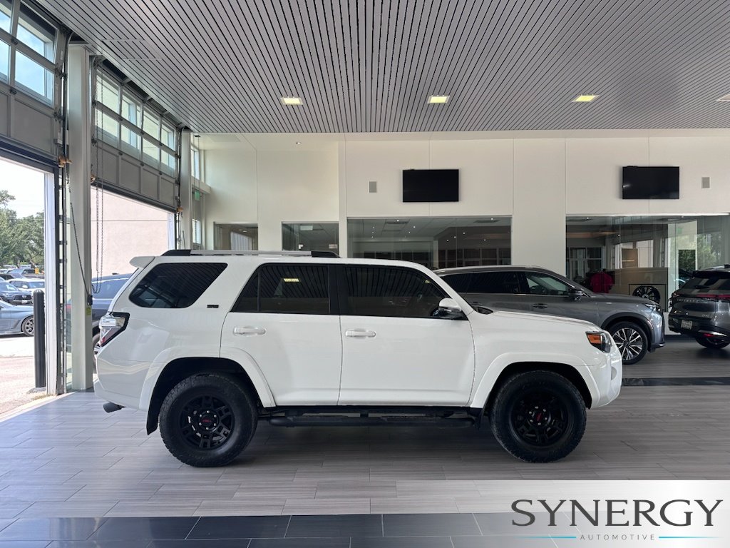 Used 2023 Ice Cap Toyota SR5 Premium image 3