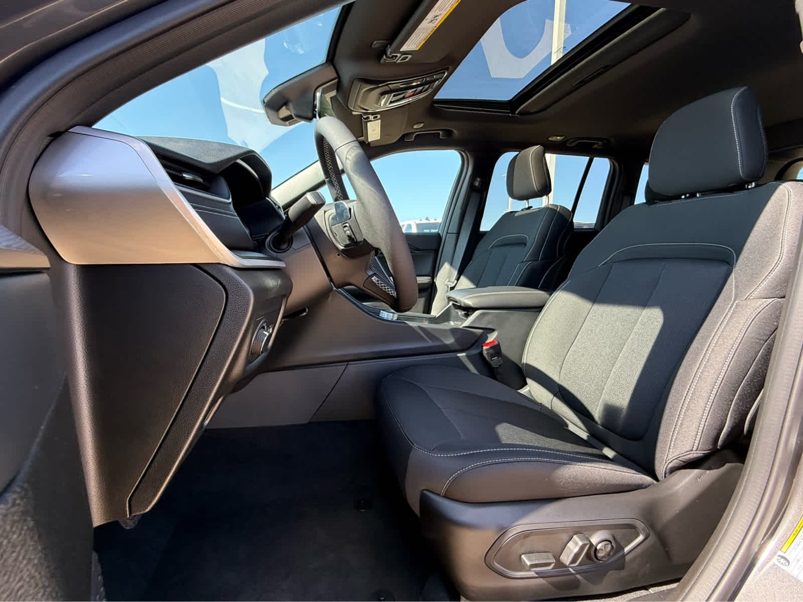 New 2026 Baltic Gray Metallic Clear-Coat Exterior Paint Jeep Laredo X image 21