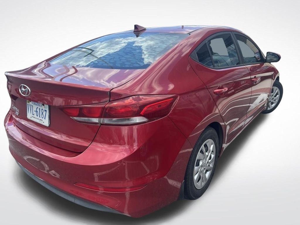 Used 2017 Red Hyundai SE image 3