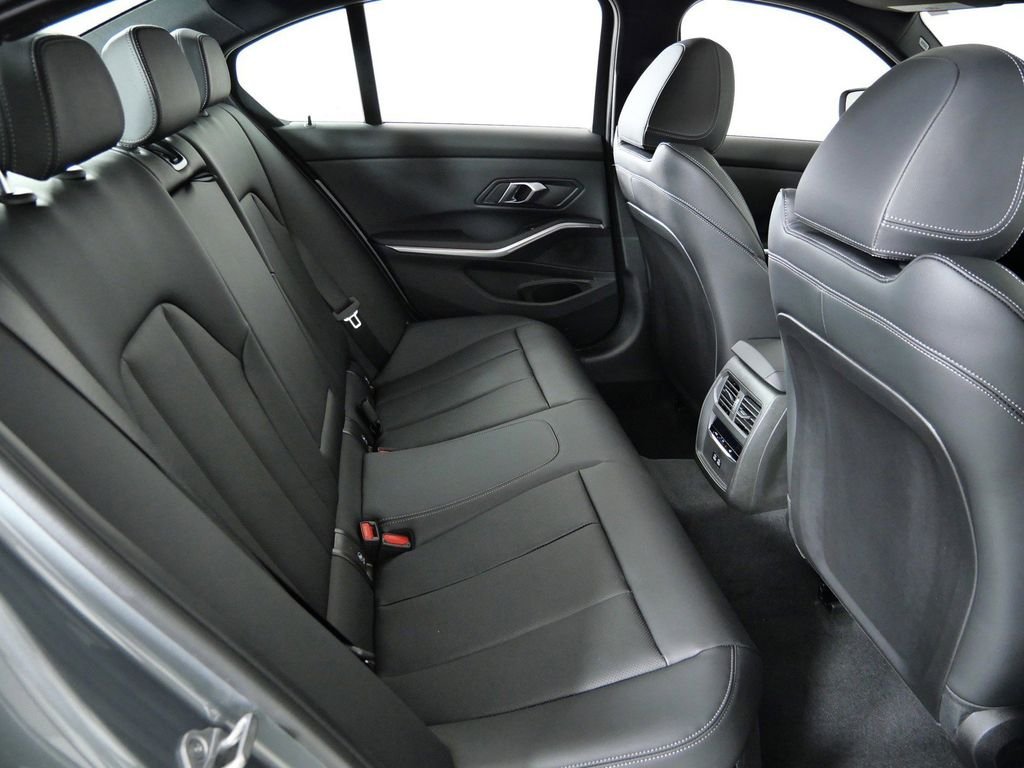 2026 BMW 3 Series 330i - Photo 25