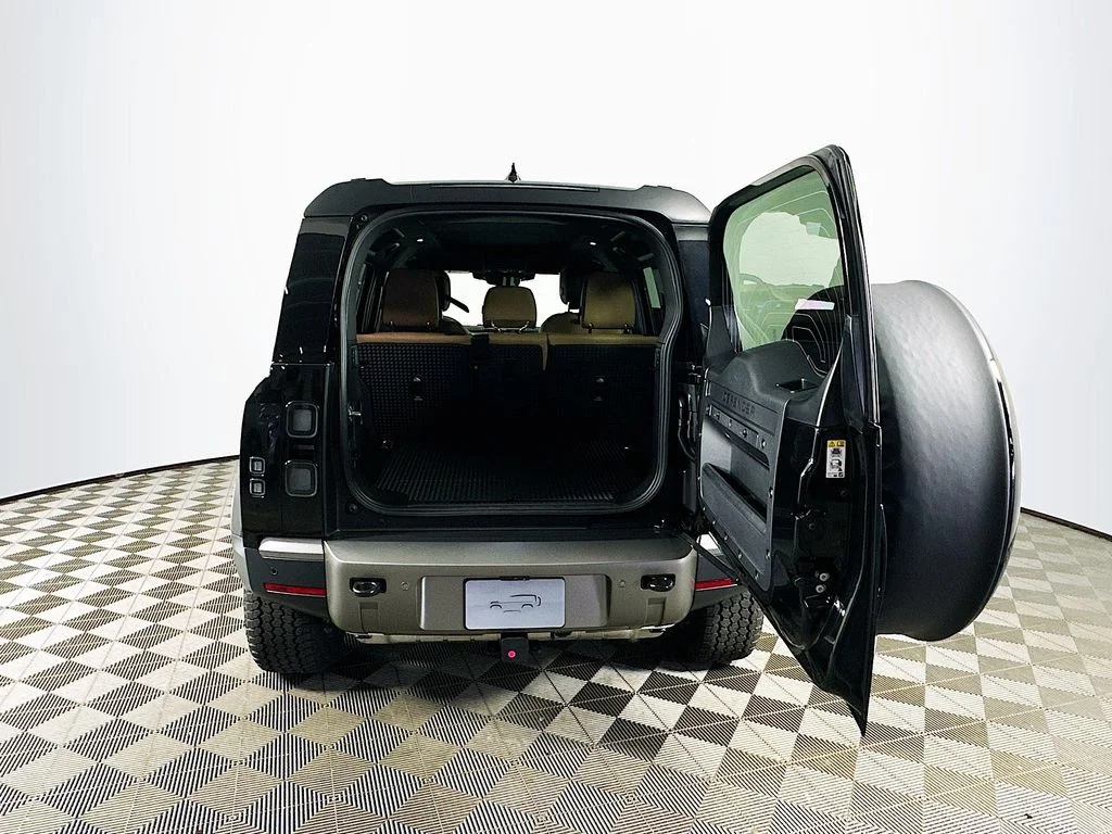 New 2026 Santorini Black Land Rover S image 29