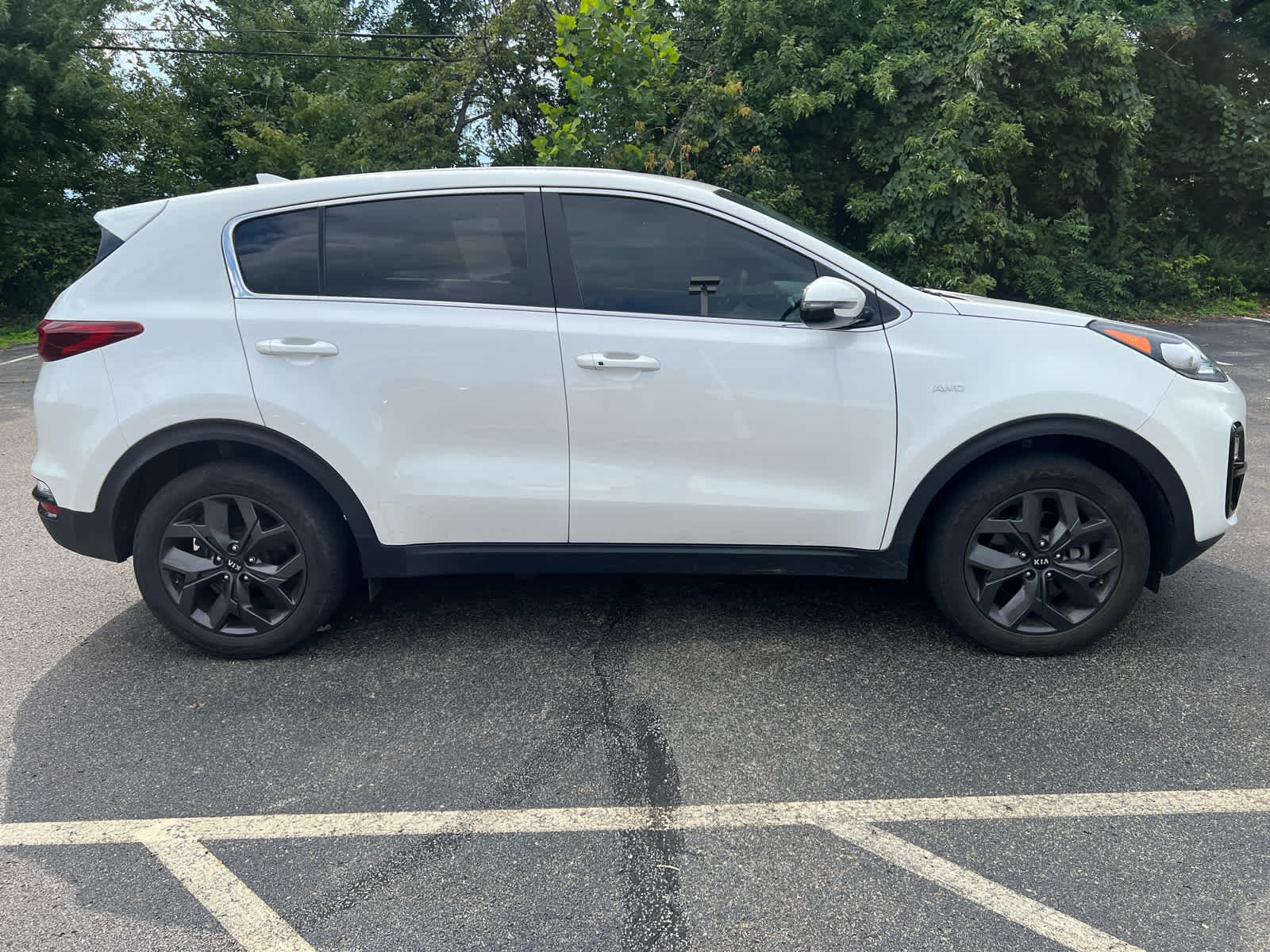 Used 2022 Snow White Pearl Kia LX image 2