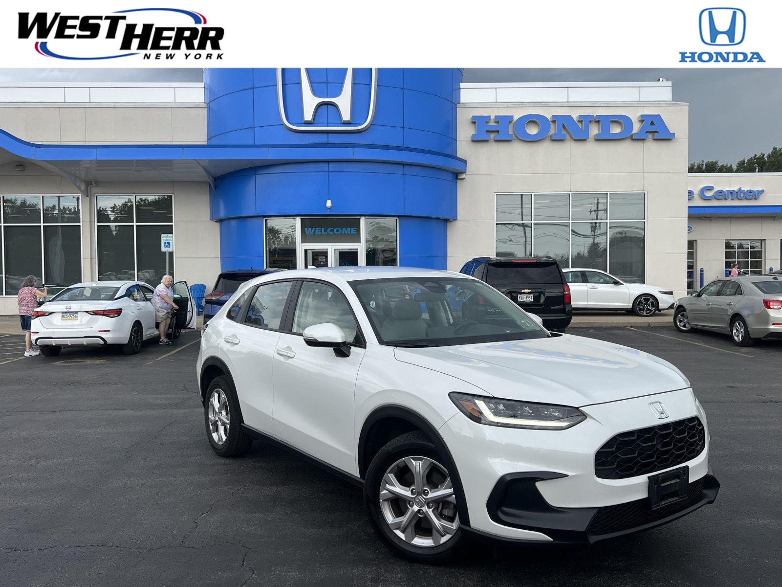 Used 2025 Platinum White Pearl Honda LX image 1