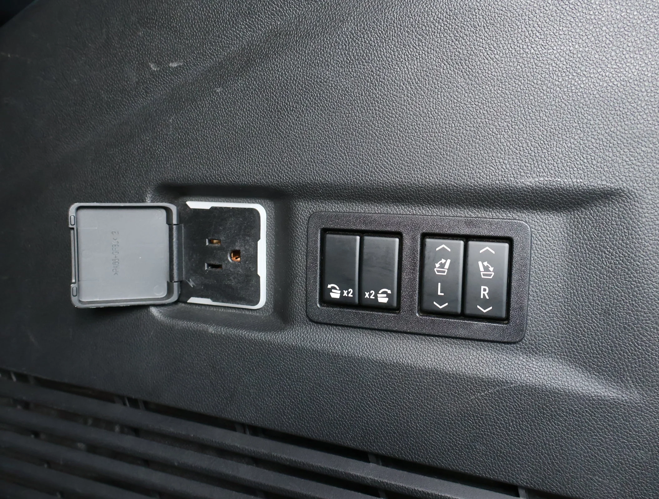 Used 2022 Black Chevrolet RST image 27