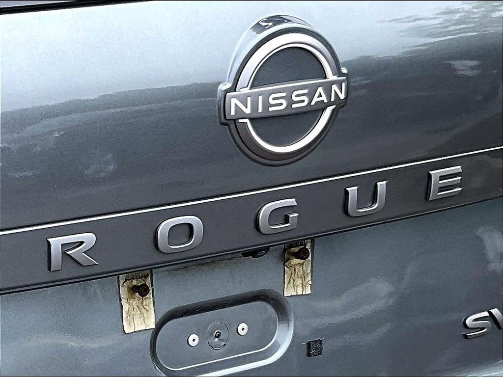 Used 2024 Gray Nissan SV image 27