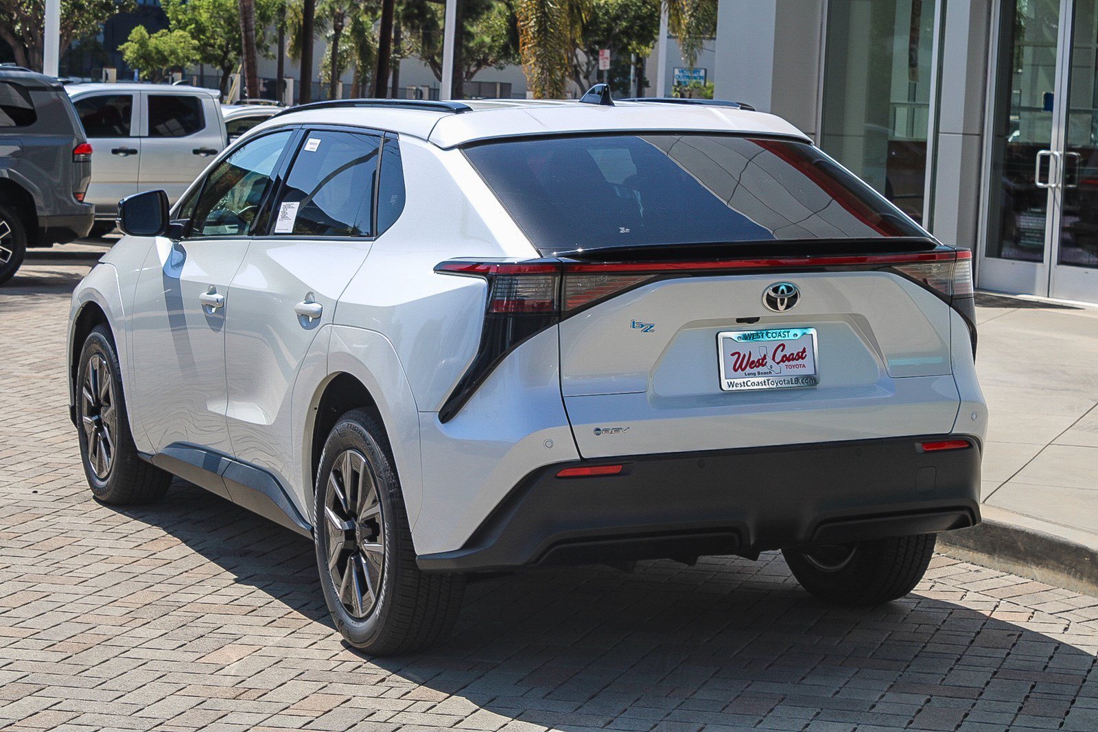 New 2026 Wind Chill Pearl <sup>1</sup> Toyota  XLE image 8