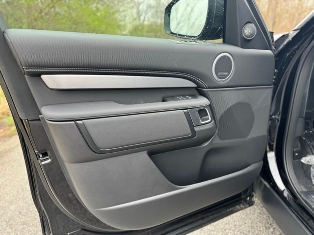 New 2026 Santorini Black Land Rover Dynamic SE image 8