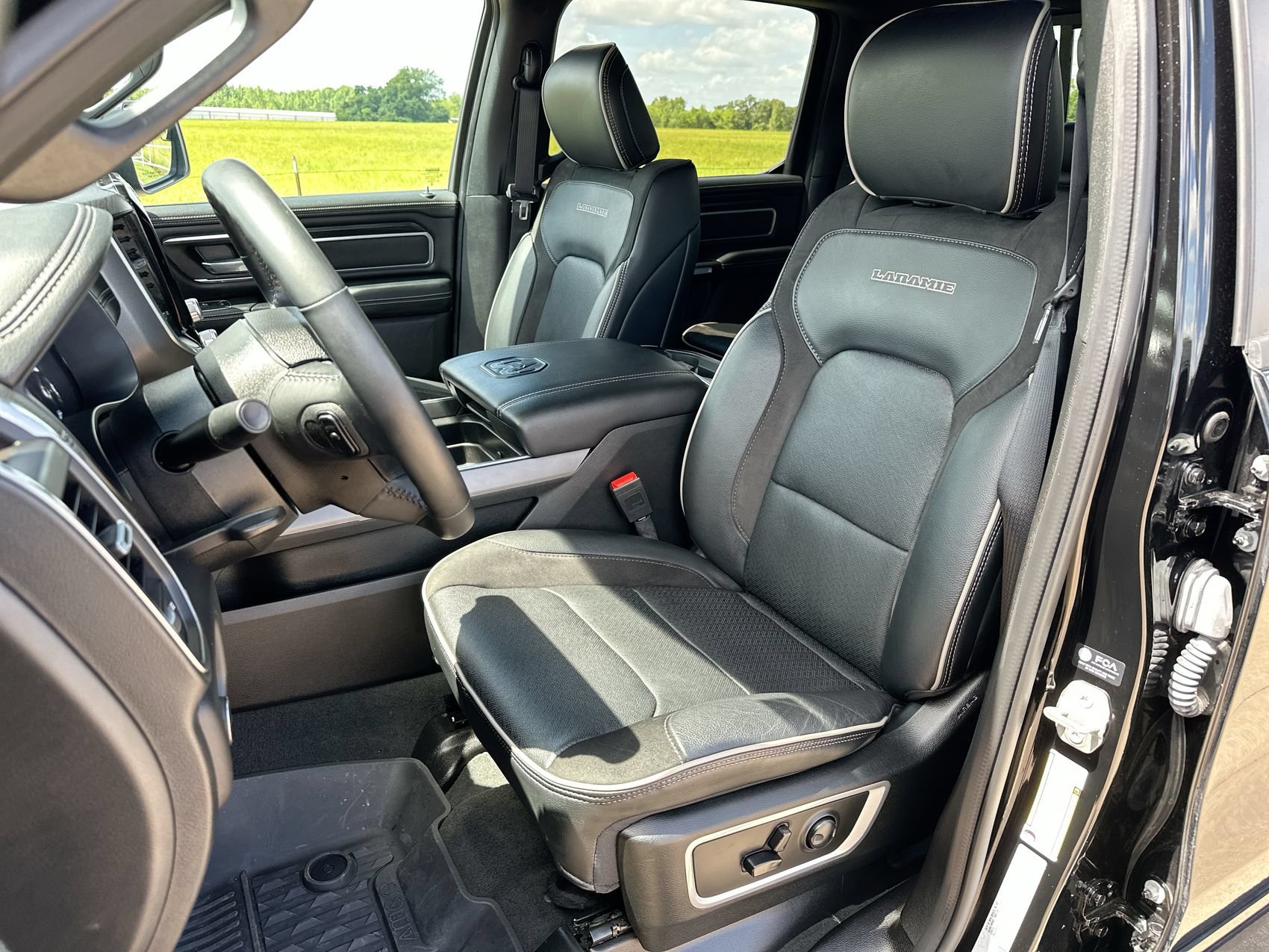 Used 2023 Diamond Black Crystal Pearlcoat Ram Laramie image 11