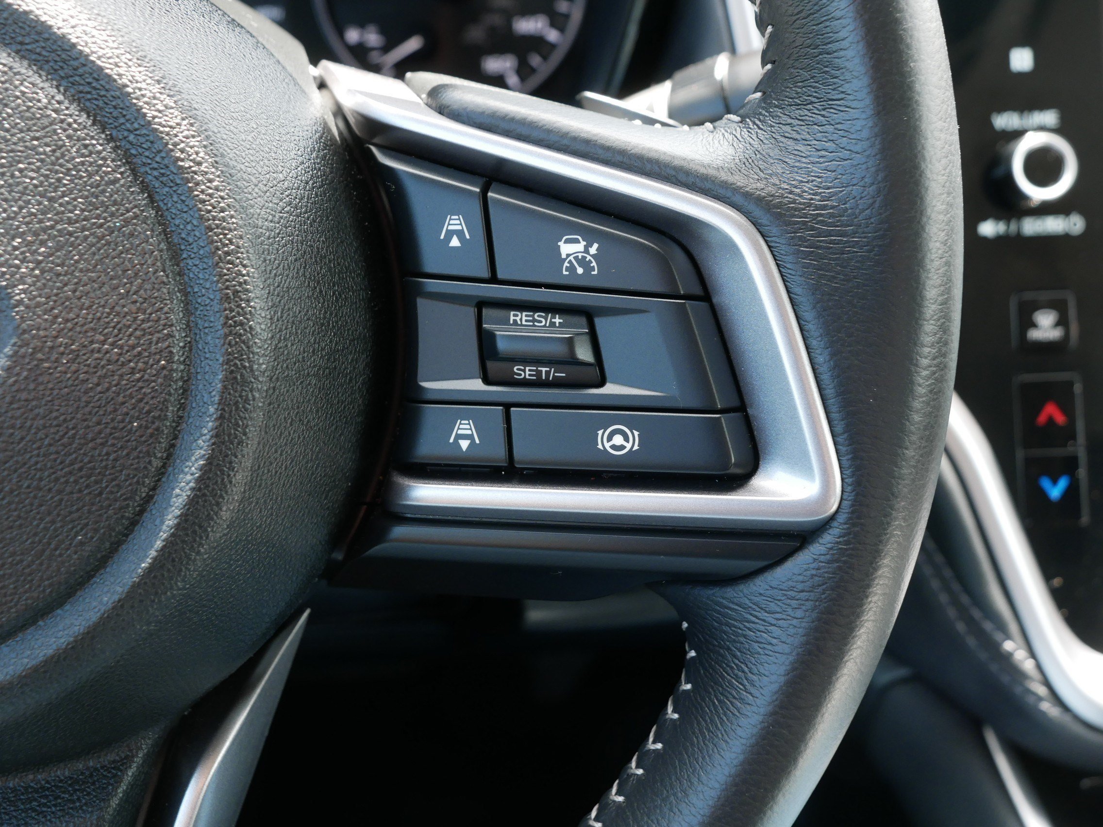 Used 2025 Cosmic Blue Pearl Subaru Premium image 30