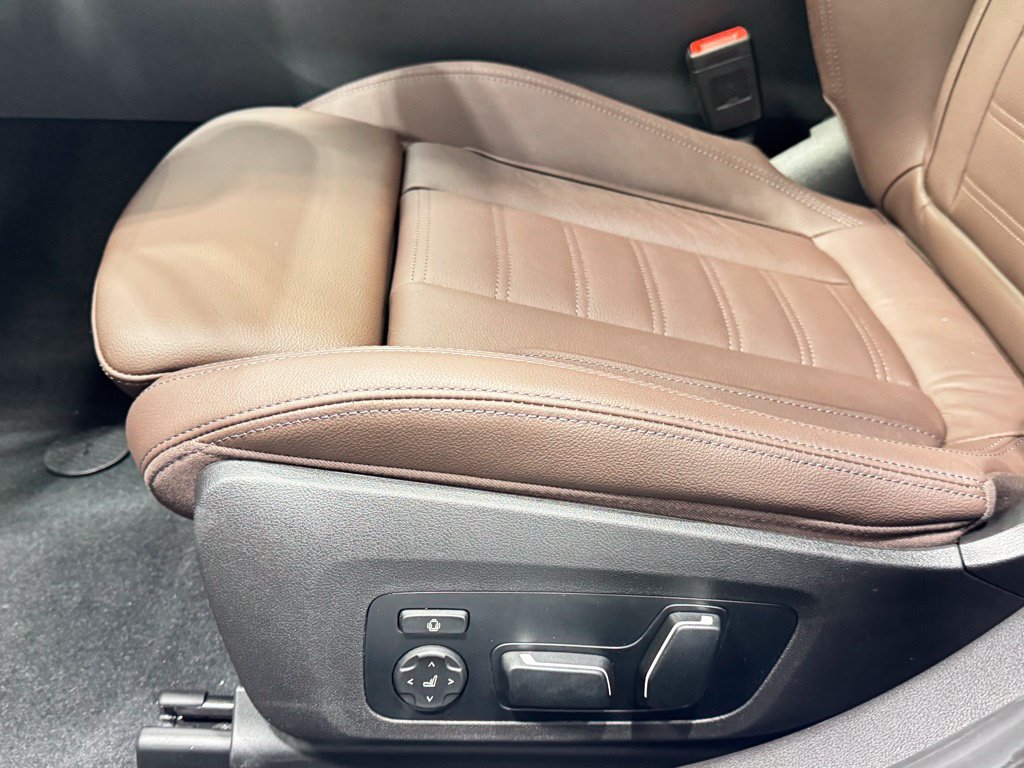 New 2026 White BMW 330i xDrive image 16
