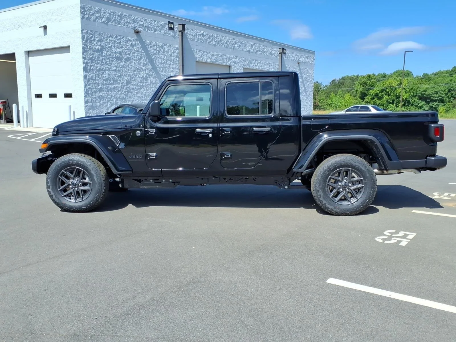 New 2026 Black Clear-Coat Exterior Paint Jeep Sport S image 3