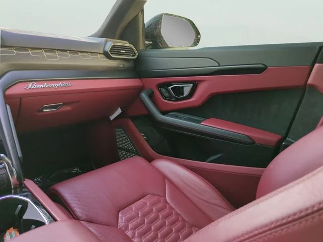 Used 2021 Black Lamborghini Base image 14