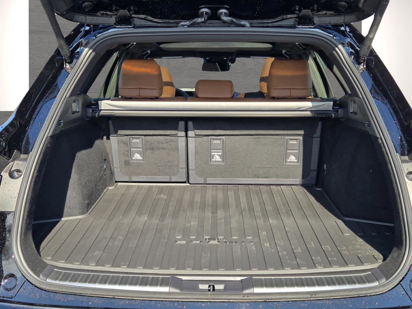 2026 Toyota Crown Signia Limited - Photo 11