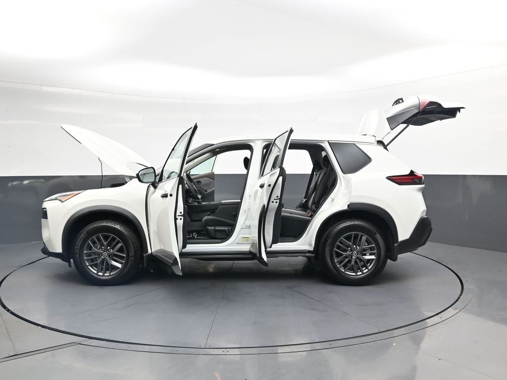 Used 2021 White Nissan S image 50