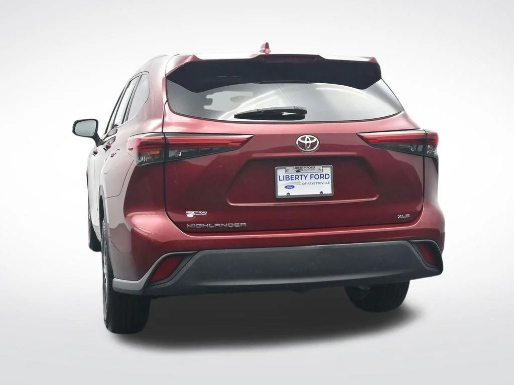 Certified Used 2021 Ruby Flare Pearl Toyota XLE image 9