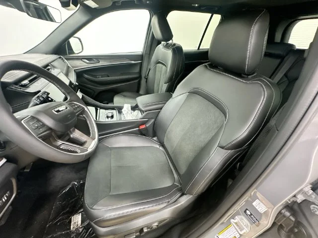 New 2027 Sting-Gray Clear-Coat Paint Jeep Laredo Altitude image 21