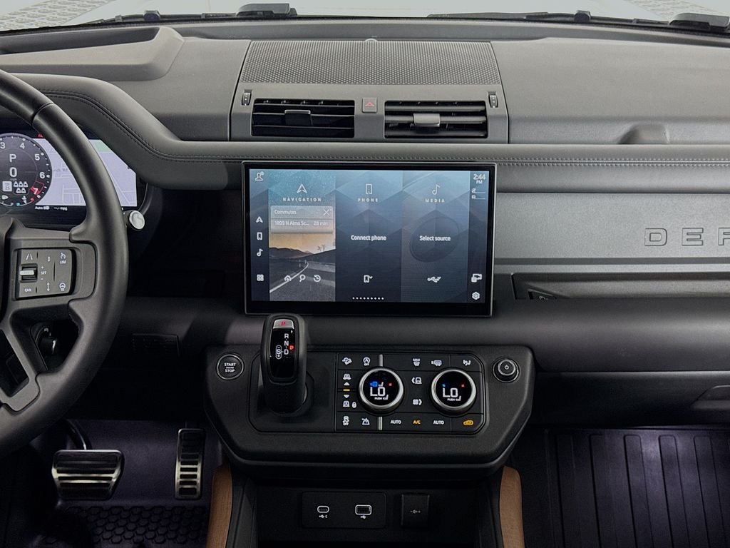Used 2024 Carpathian Grey Premium Metallic Land Rover X image 14
