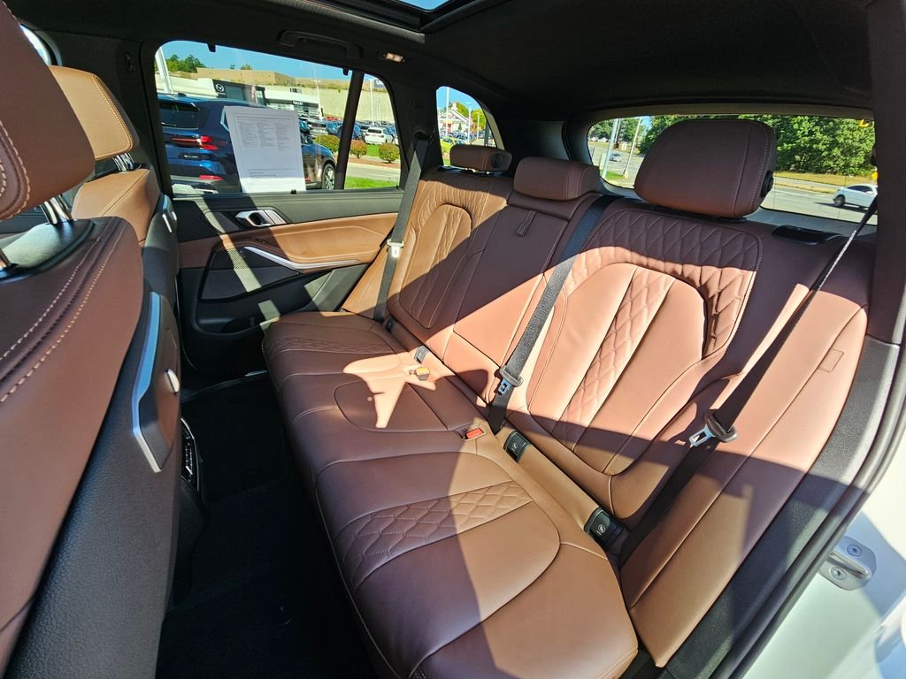 Certified Used 2026 Mineral White Metallic BMW M60i image 23