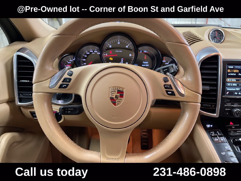 Used 2013  Porsche Diesel image 19