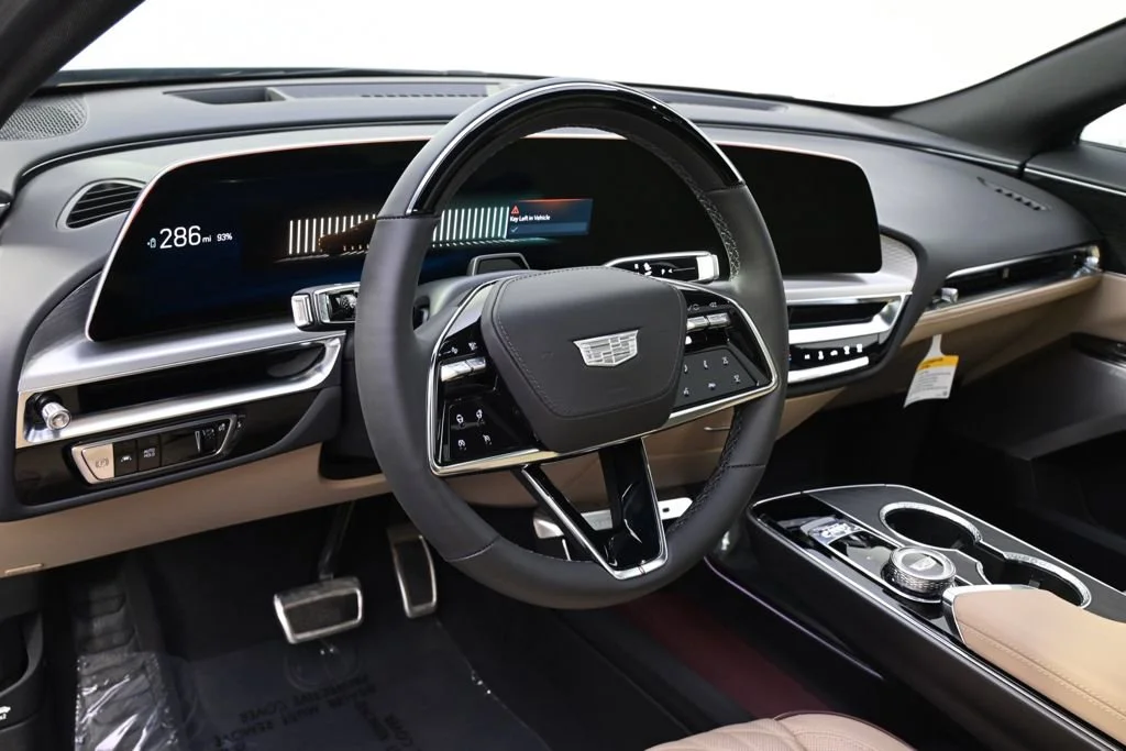 2025 Cadillac LYRIQ Luxury 3 - Photo 11