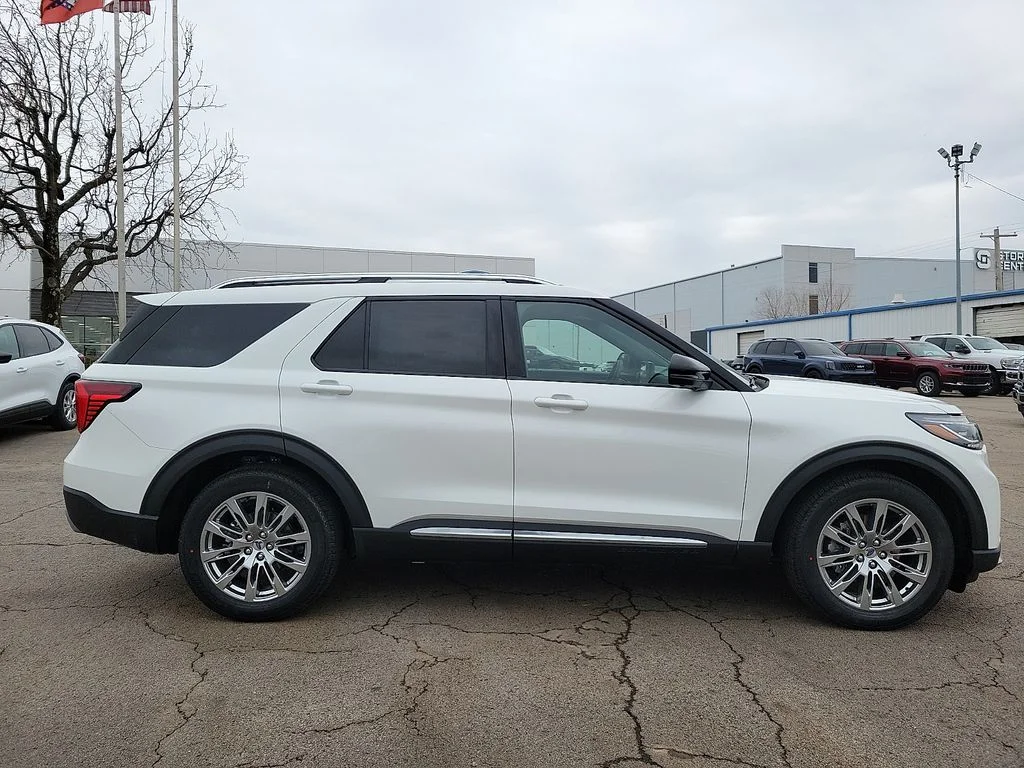 New 2026 Star White Metallic Tri-Coat Ford Platinum™ image 6