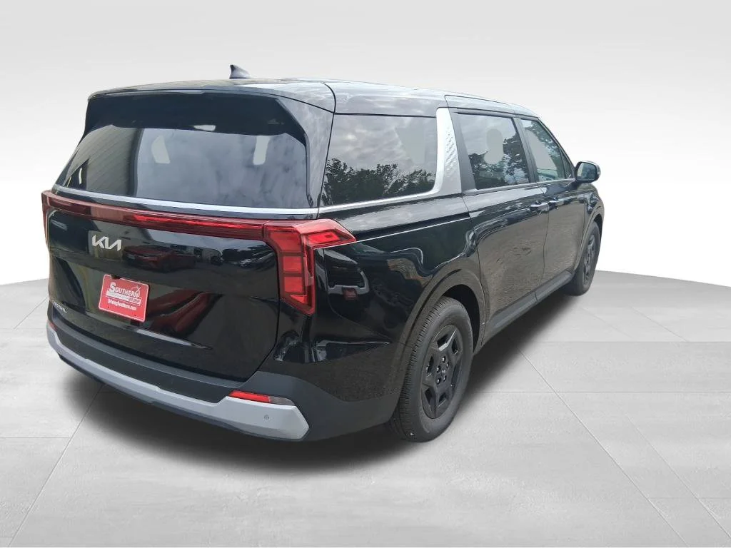 Used 2026 Black Kia LXS image 4
