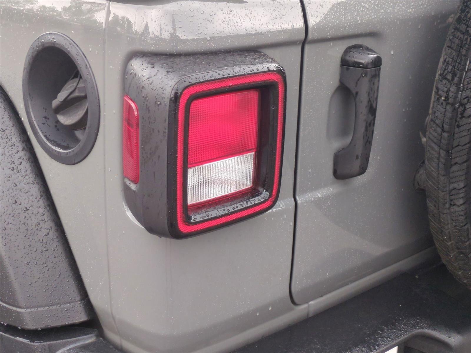 Used 2021 Granite Crystal Metallic Clearcoat Jeep Unlimited Sport S image 12