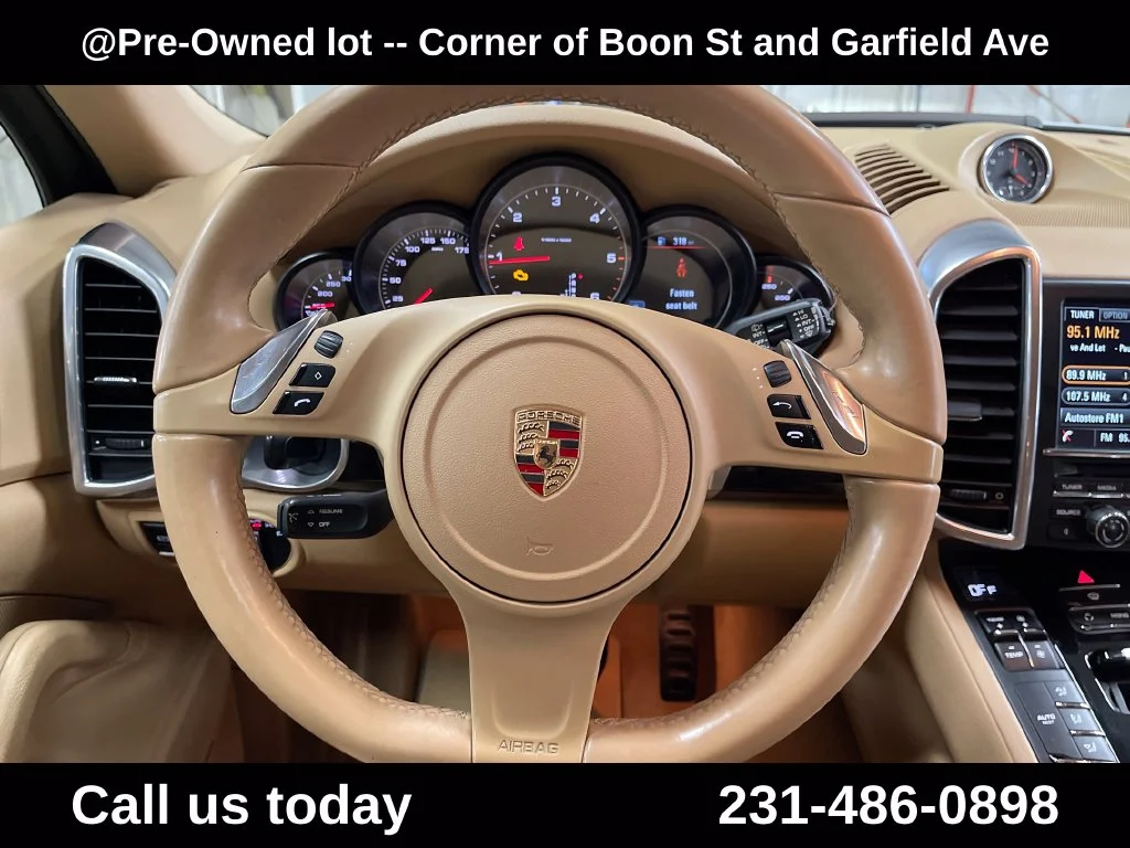 Used 2013  Porsche Diesel image 19