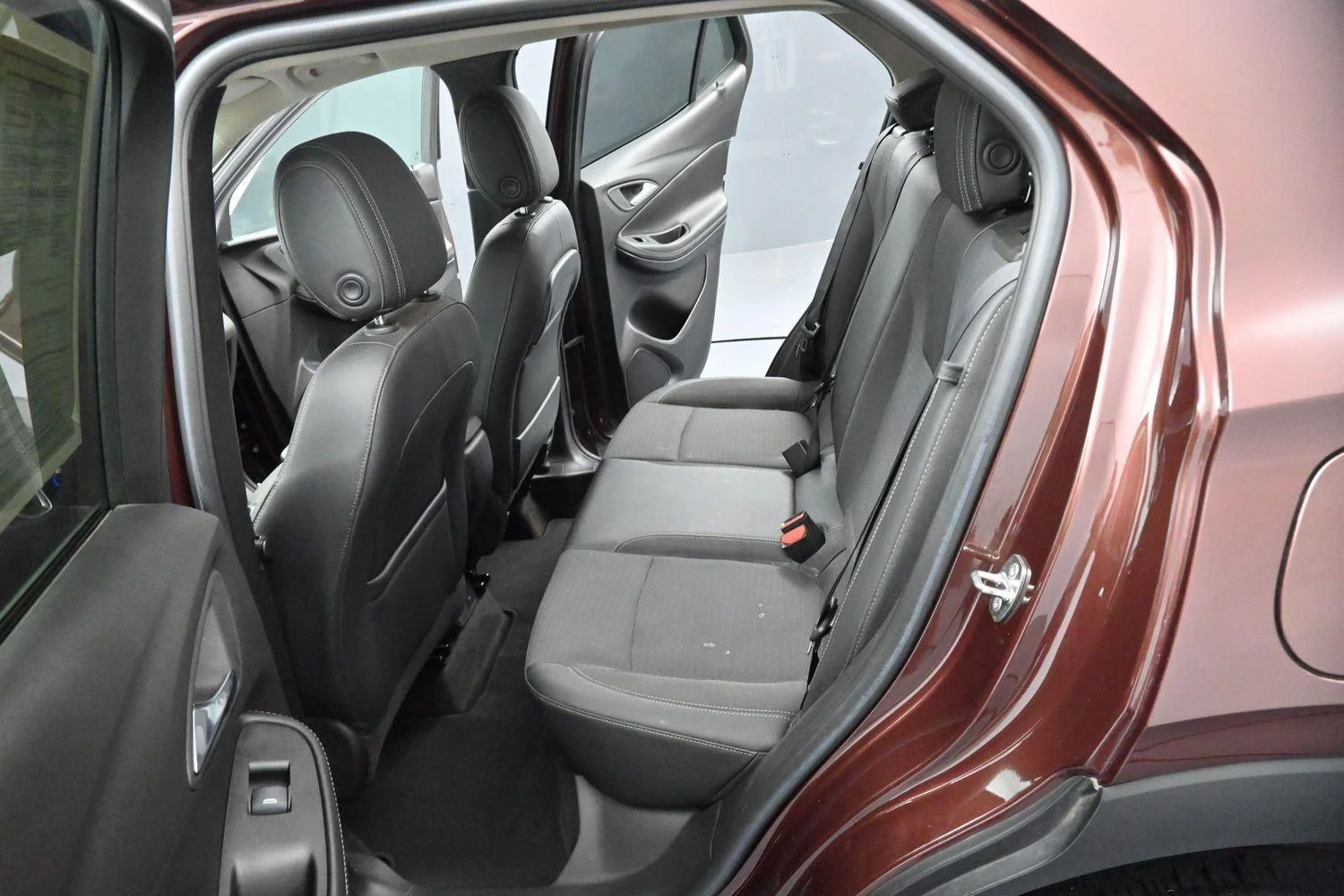 Used 2023 Rosewood Metallic Buick Preferred image 29