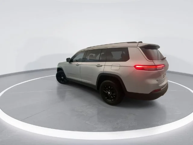 Used 2021 Silver Jeep Laredo image 2