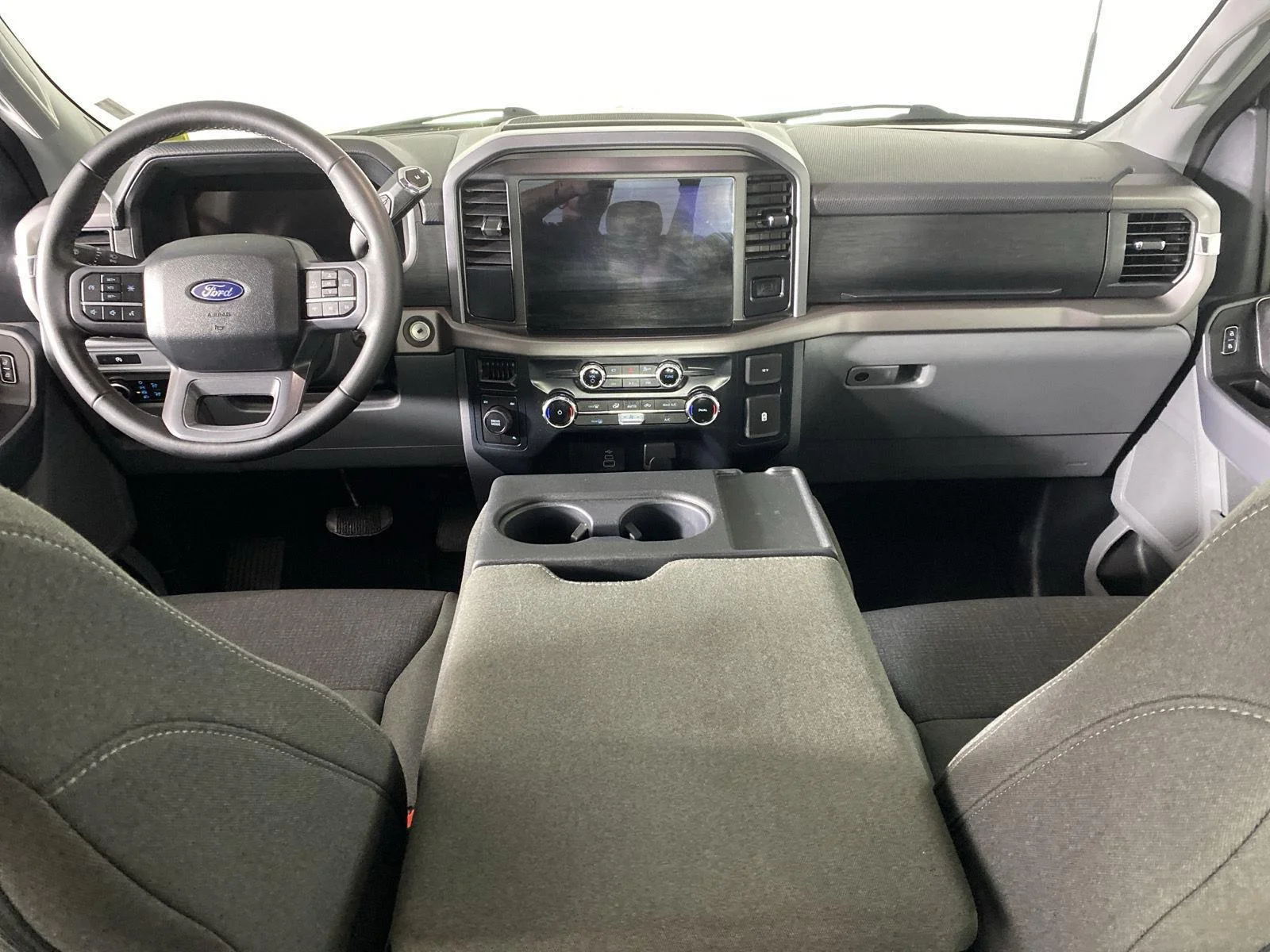 Used 2025 Iconic Silver Ford XLT image 23