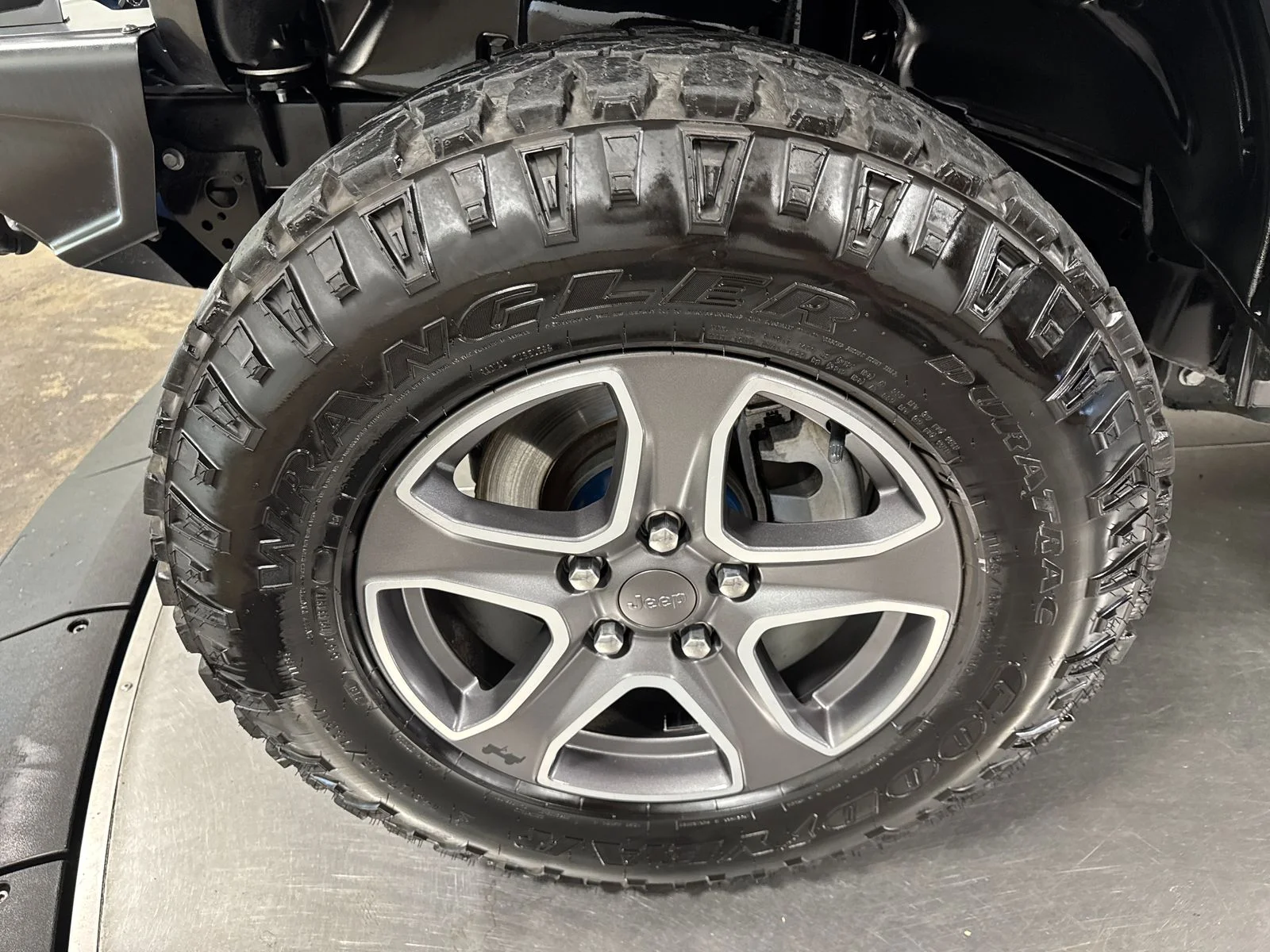 Used 2022 Crystal Metallic Jeep Sport S image 2