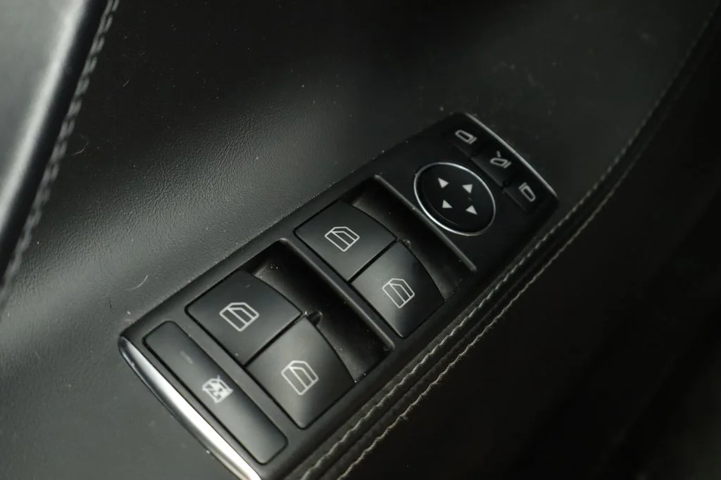 Used 2020  Tesla Long Range image 23